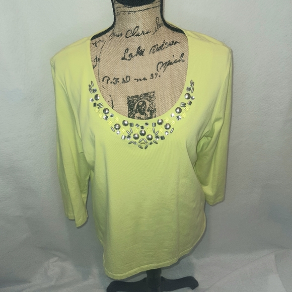 hearts of palm Tops - Women's Hearts Of Palm Lime Green U Neck ¾ Sleeve Top XL Bezel Design
